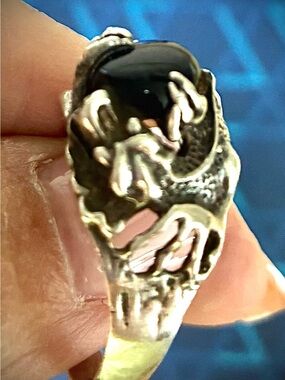 Sterling Silver Black Onyx Cabochon Ring with Dragon Motif size 12